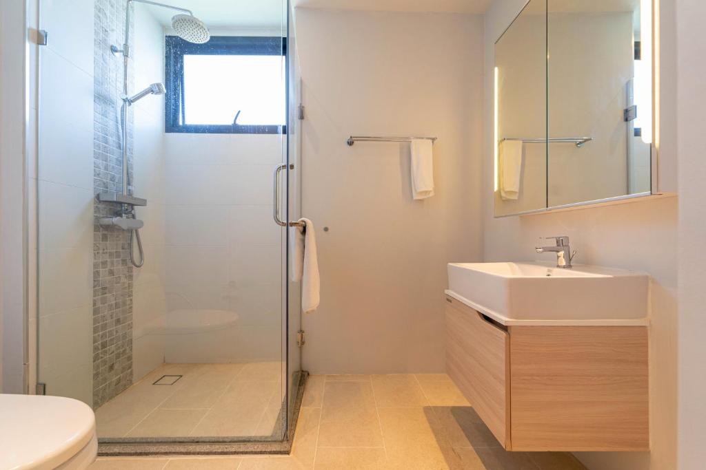 Bangtao Beach Apartments photo 3