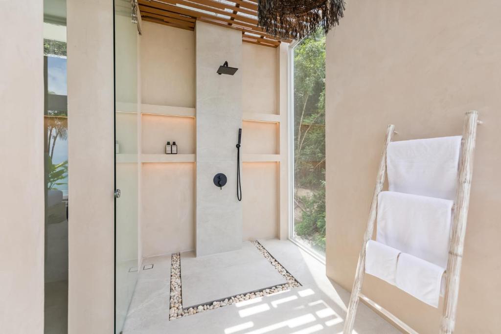 Stunning Tropical Seaview Villa photo 3