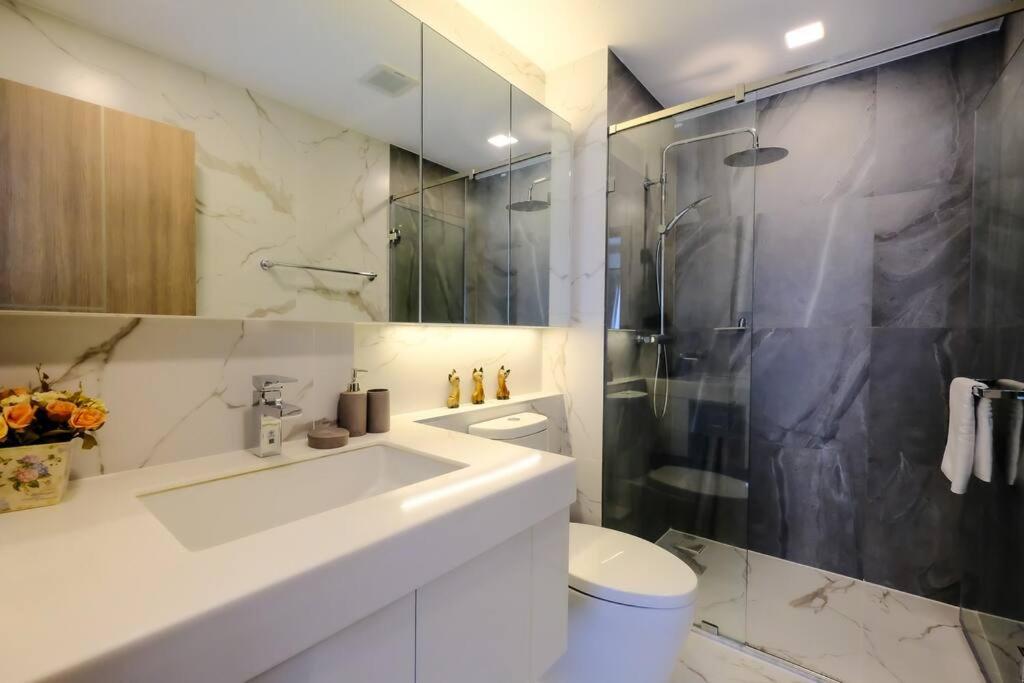 Seven2 one bedroom at SkyRivercondo photo 3
