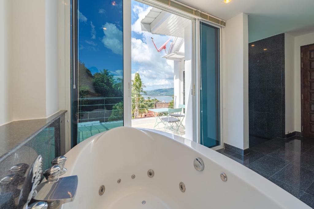 White Villa Patong photo 3