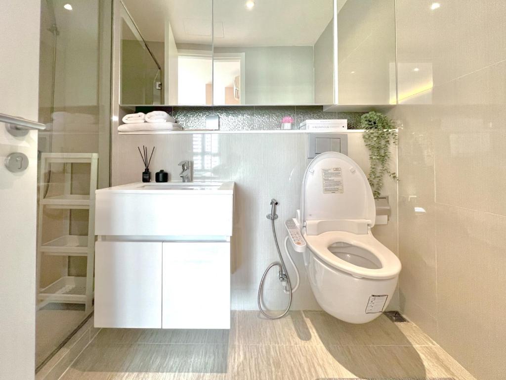 Stylish Modern 1BR - Ultra Fast Wifi - BTS Phrom Phong photo 3