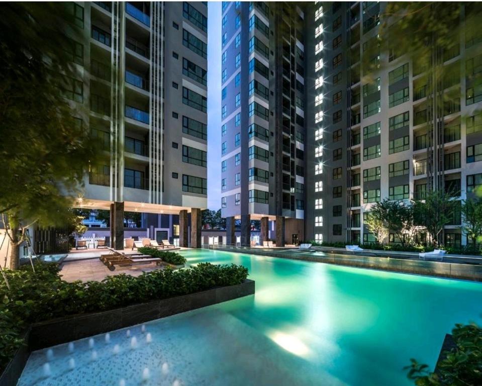 The base central pattaya condo photo 3