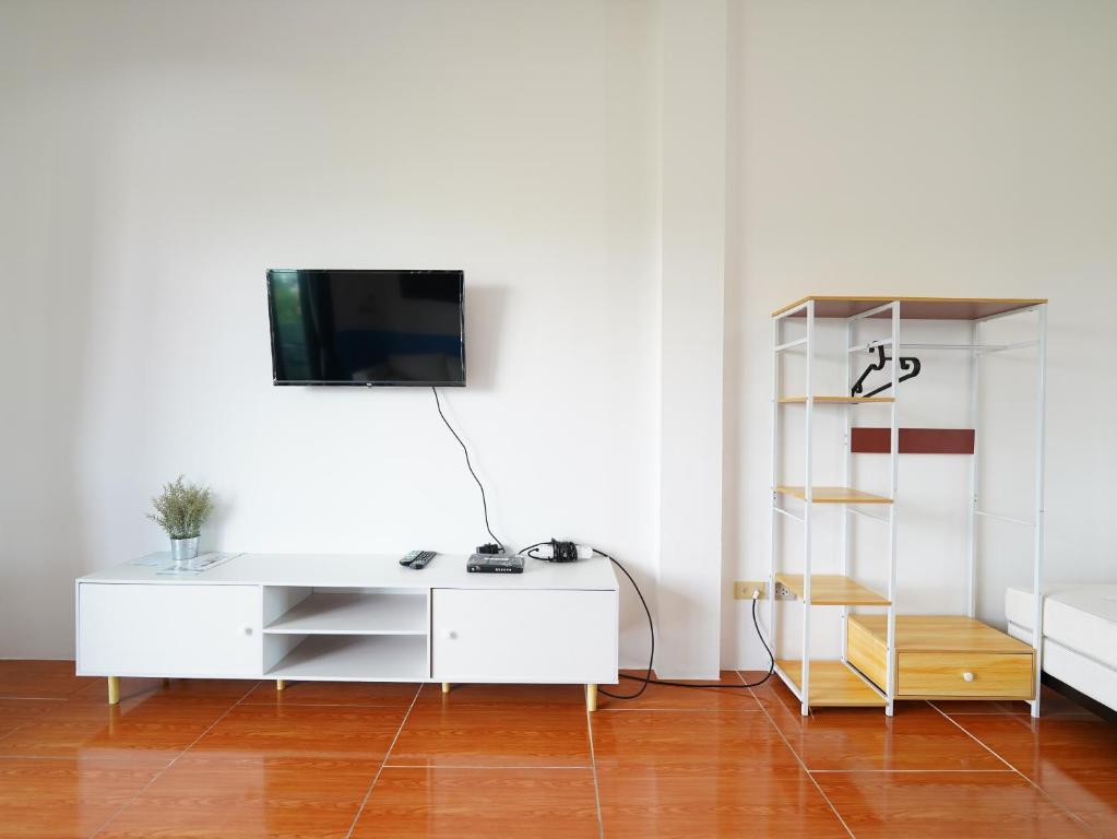 RoomQuest One Bangsaray photo 3