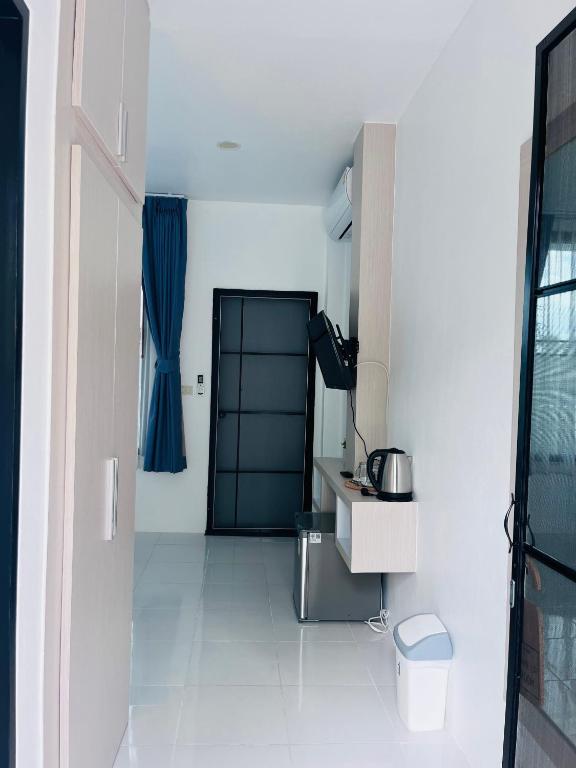 White Seaview Residence photo 3