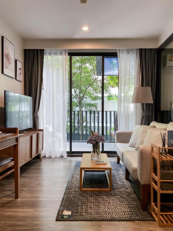 The Deck condominium Patong beach photo 2