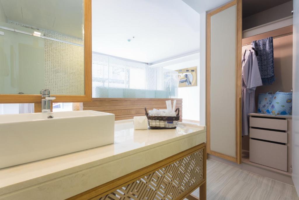 Beach Walk Boutique Resort photo 2