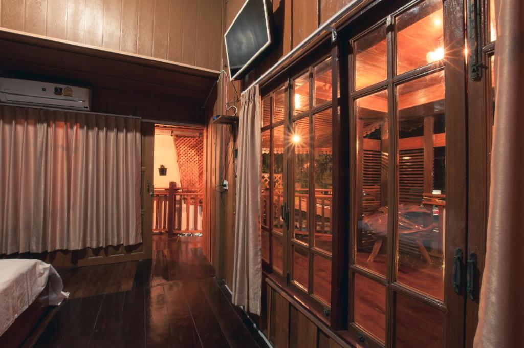 The history cafe' & guesthouse — photo 1