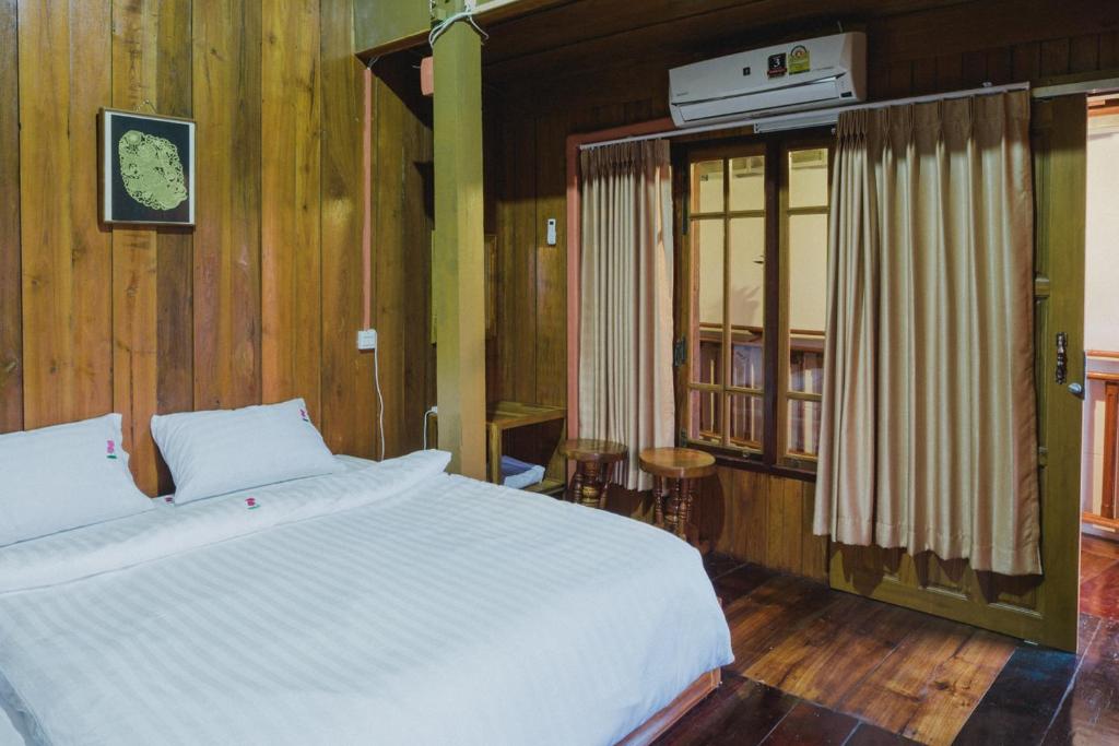 The history cafe' & guesthouse photo 2