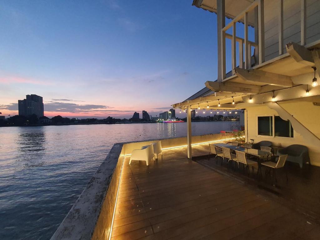 Chao phraya riverfront house Baan Rimphraya — photo 1
