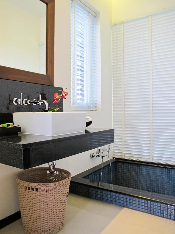 Villa 3 Bedrooms with private pool at Oxygen Bangtao photo 3