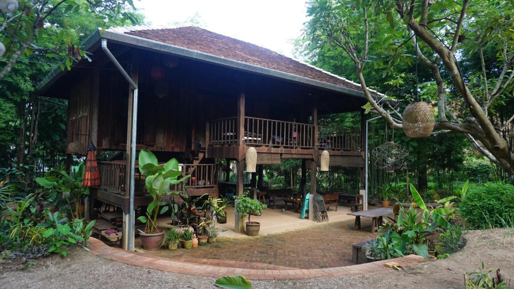Traditional Lanna house near hot spring — photo 1