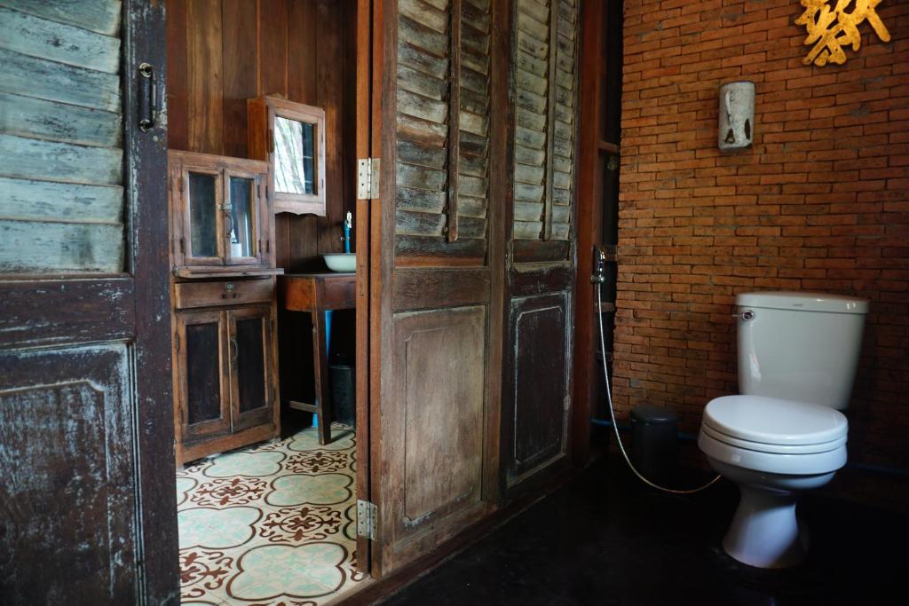 Traditional Lanna house near hot spring photo 3