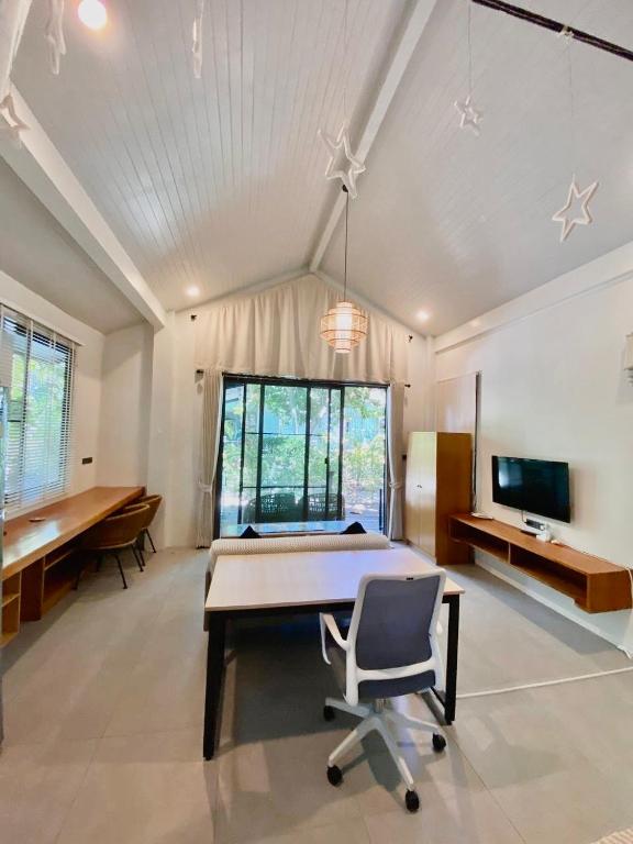 Tropical Crystal Villa with Terrace Kitchen photo 3