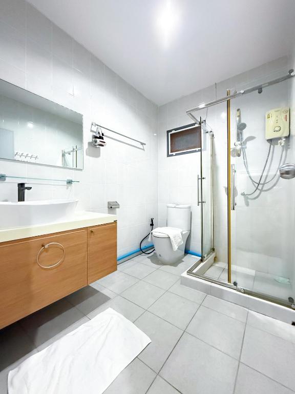 Tropical 2 Bedroom Pool House In Central Location photo 3