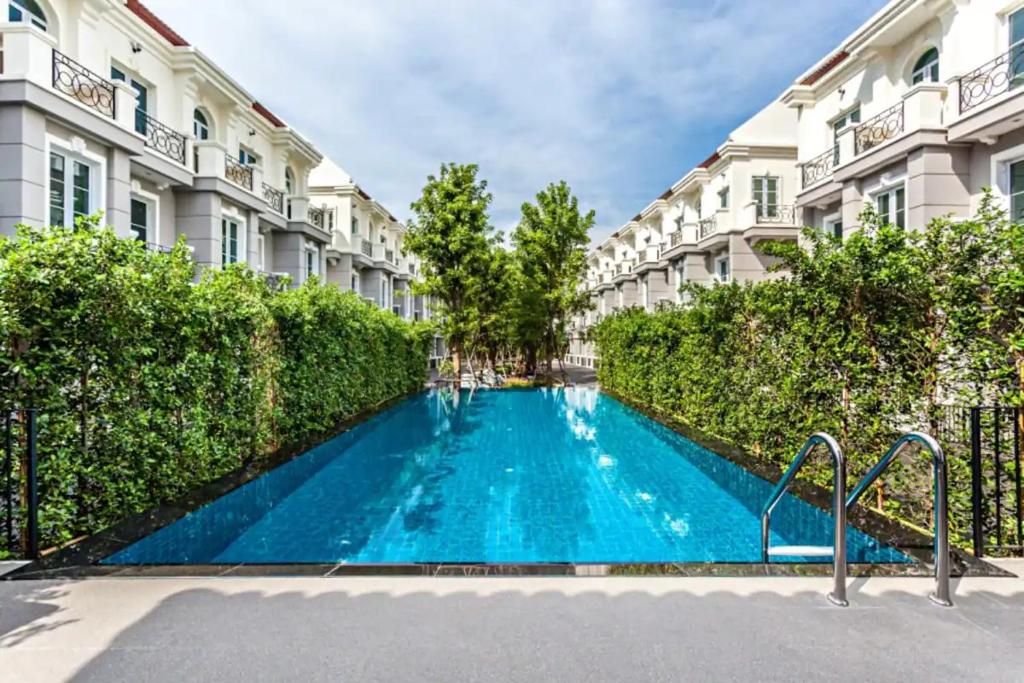 Sukhumvit 16 Townhouses — photo 1