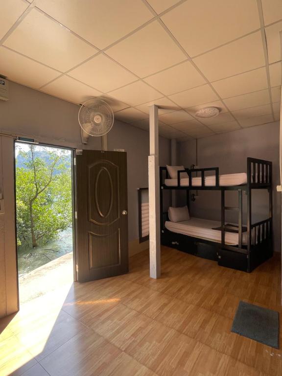 Social Quarters Blanco - Youth Hostel 18 to 35 Only photo 2