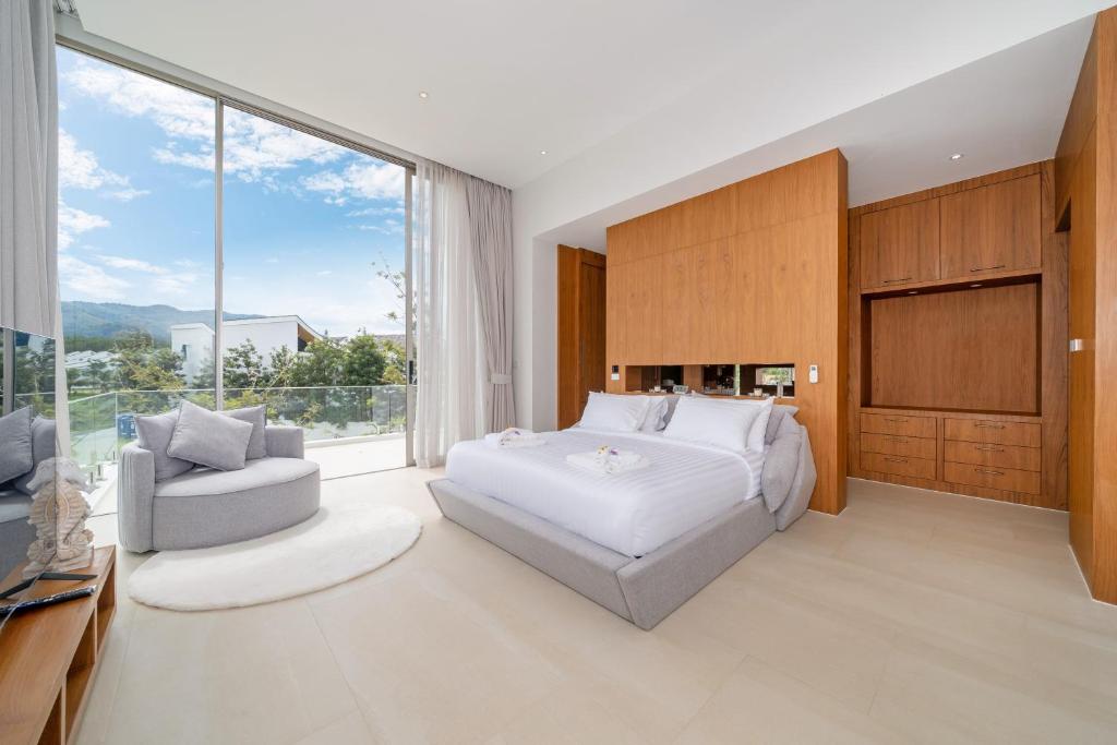 Modern Masterpiece with Tropical Flair! 5BR Villa Trinity C4 photo 2