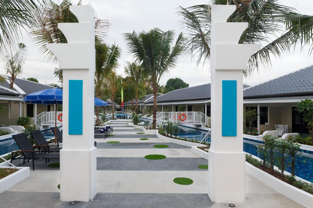 Tuana Hotels Brook Pool Access — photo 1
