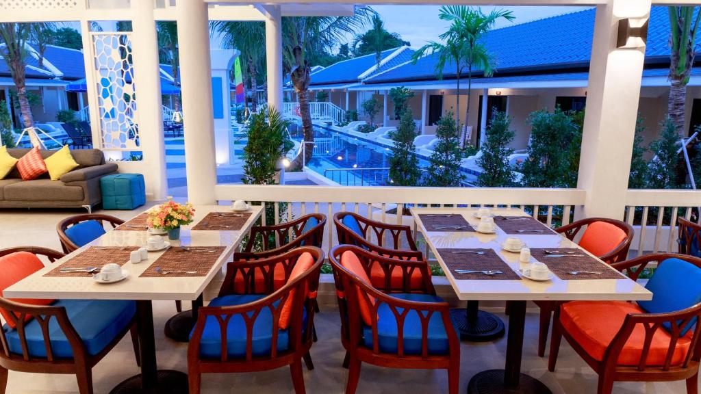 Tuana Hotels Brook Pool Access photo 3