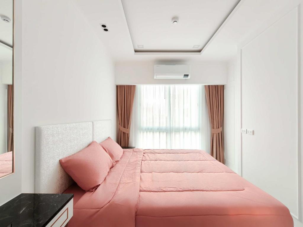 Empire Tower Luxury Suite - City View photo 2