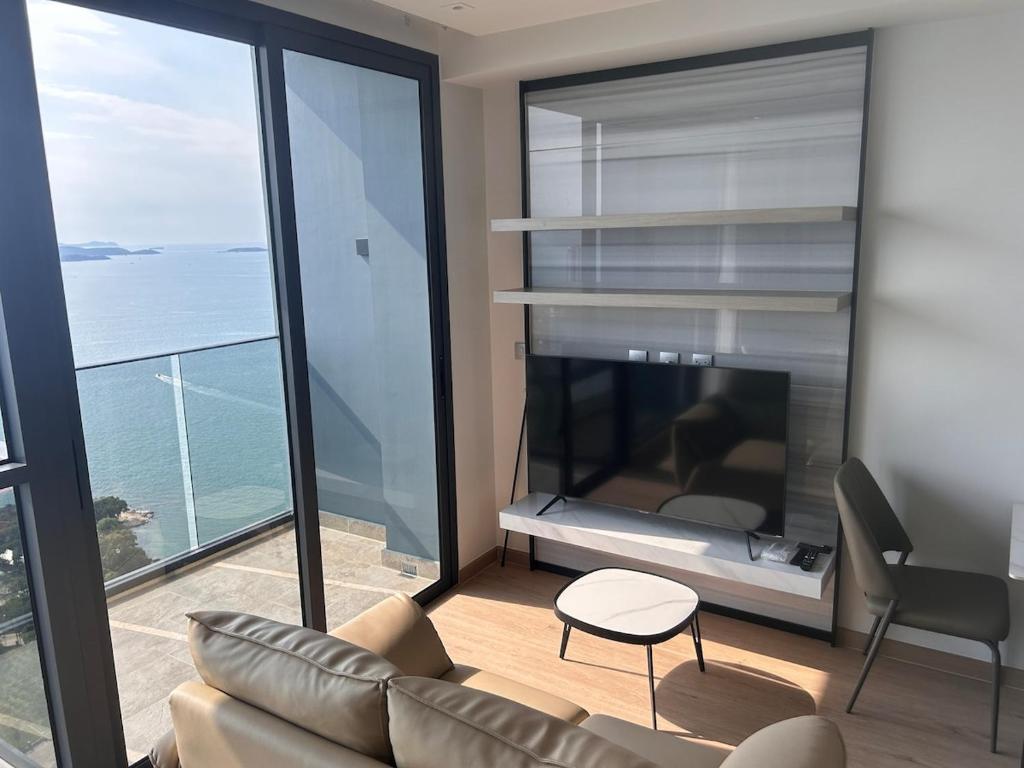 Top Floor New Amazing Studio with Sea View — photo 1