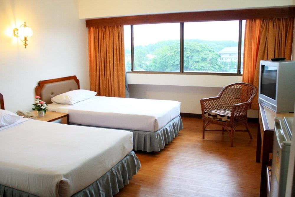 Thumrin Hotel photo 2