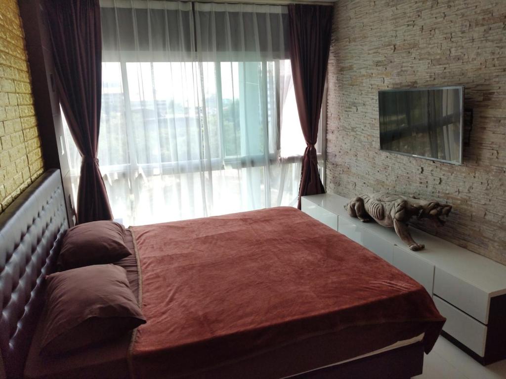 The Gallery Condominium B photo 2