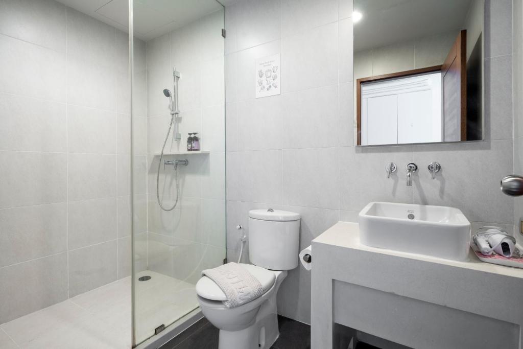 Seaview & beachfront 2BR 151 2F CicadaMarket photo 3
