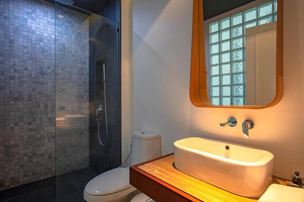 Luxury King Bed Apartment with Pool View and Sauna photo 3