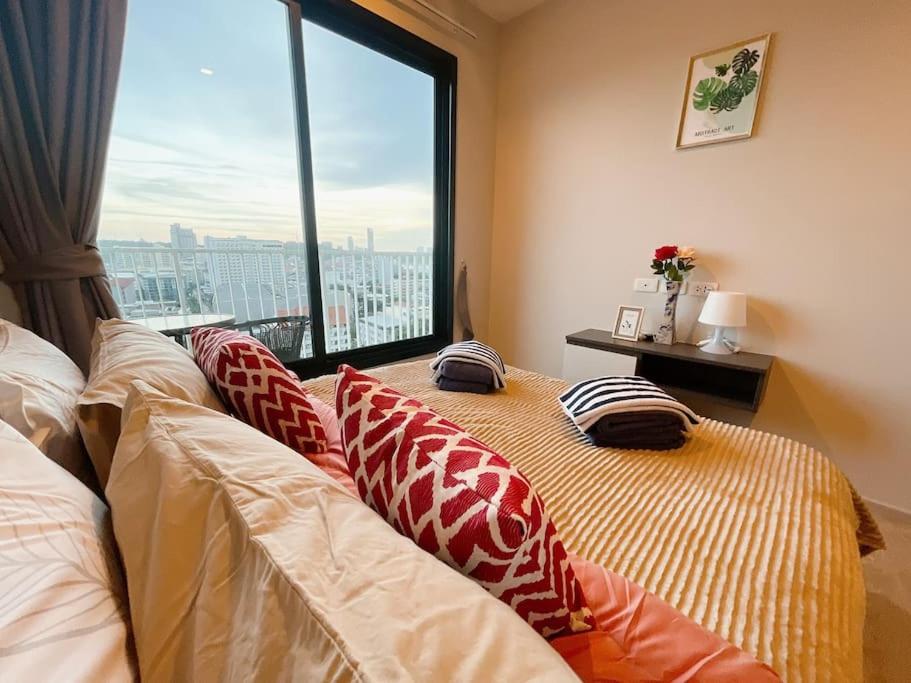 BASE Central PATTAYA Long Balcony King-Bed with Infinity Pool — photo 1