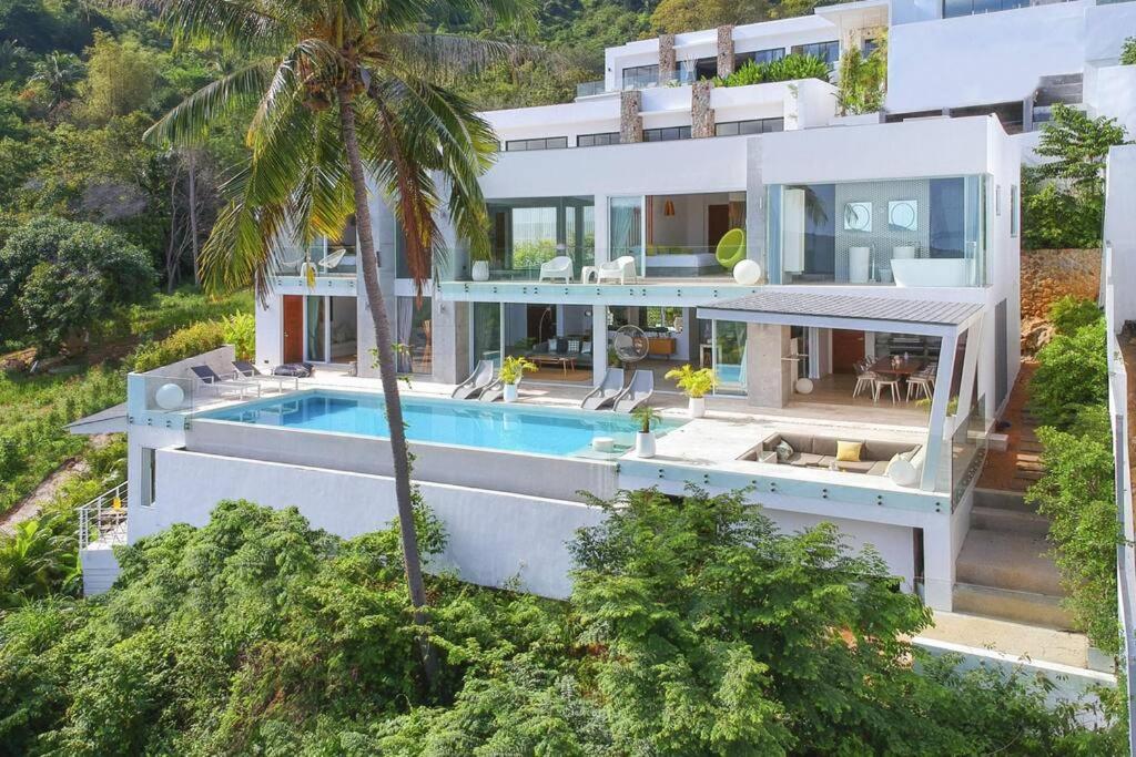 Stylish Sea View Villa — photo 1