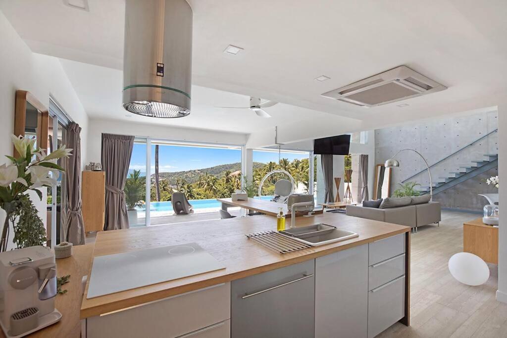 Stylish Sea View Villa photo 3