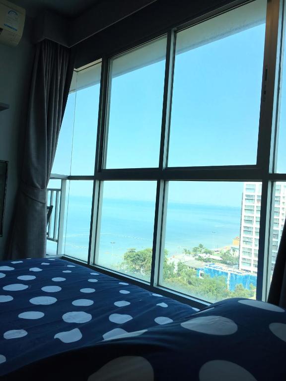 Stunning Seaview Suite photo 2