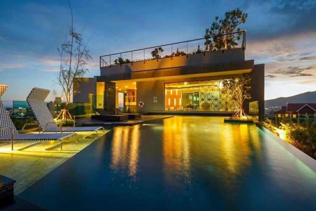 RooftopPool#Sauna#Gym#Best Location inTown#Luxury — photo 1