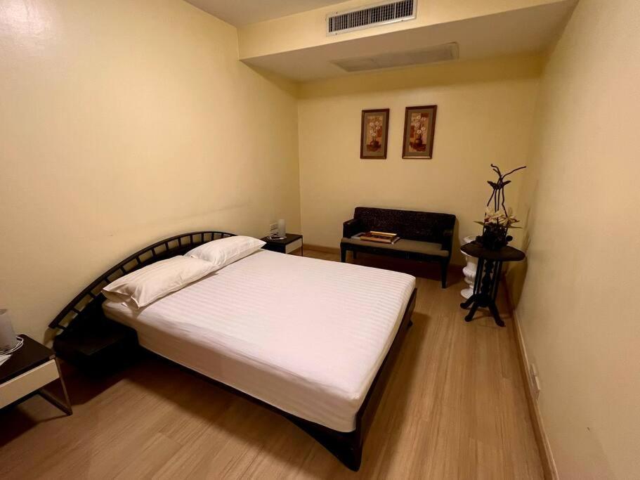 Riverside room with best view in heart of BKK photo 2