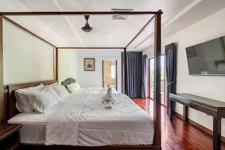 Surin villa by Pattara photo 2