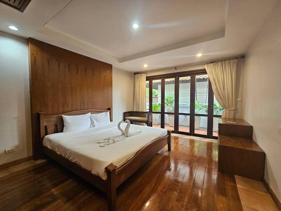 Luxury 5BR Pool Villa Pattaya-Family & Friends Fun Escape-BBQ photo 2