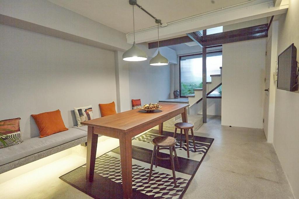 Stylish duplex 2 BR apartment - 3 mins walk to BTS Nana — photo 1