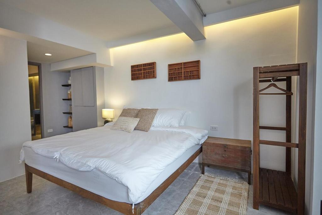 Stylish duplex 2 BR apartment - 3 mins walk to BTS Nana photo 2
