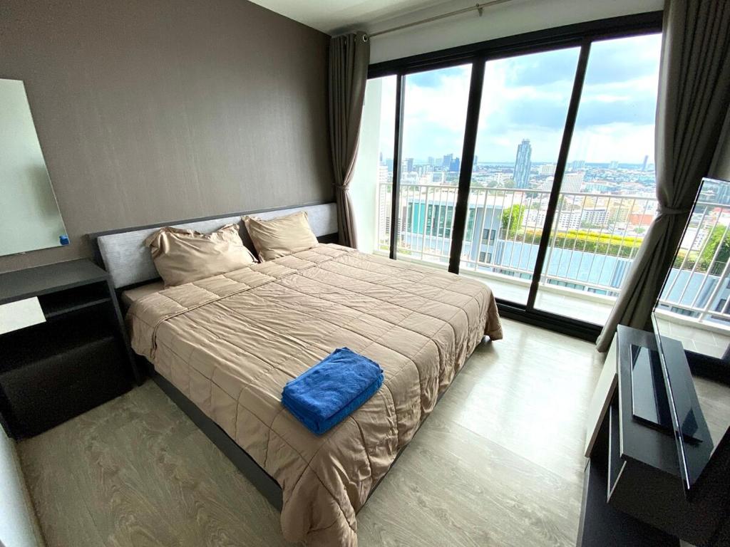 The Base - Spacious photo 2