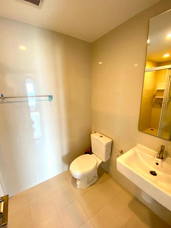 The Base - Spacious photo 3