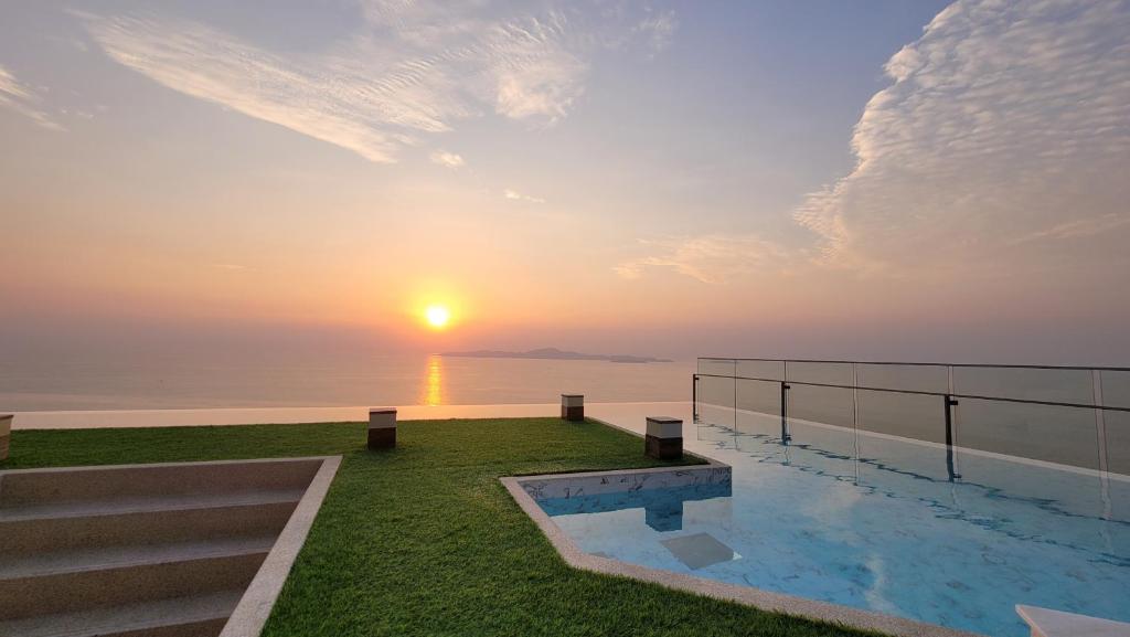 the andromeda condominium seaview photo 3