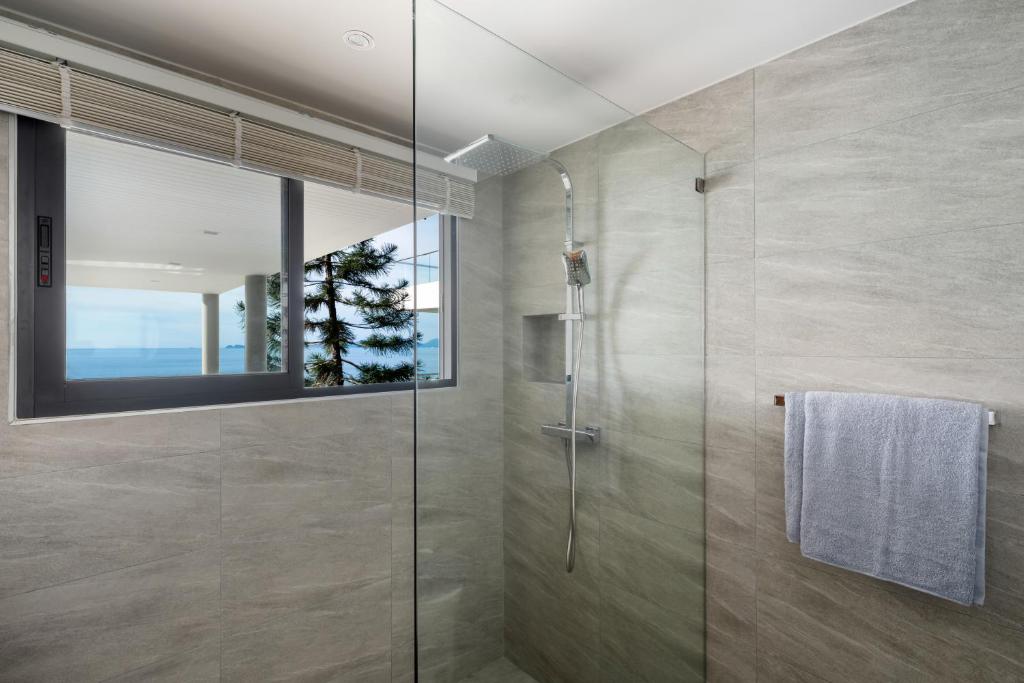 The Penthouses photo 3