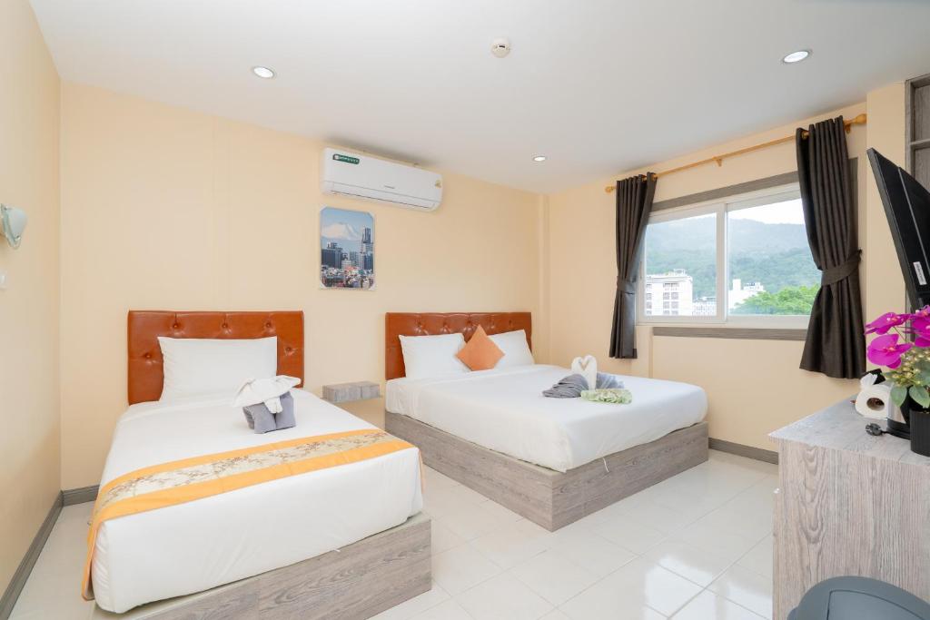 Square One Hotel Patong photo 2