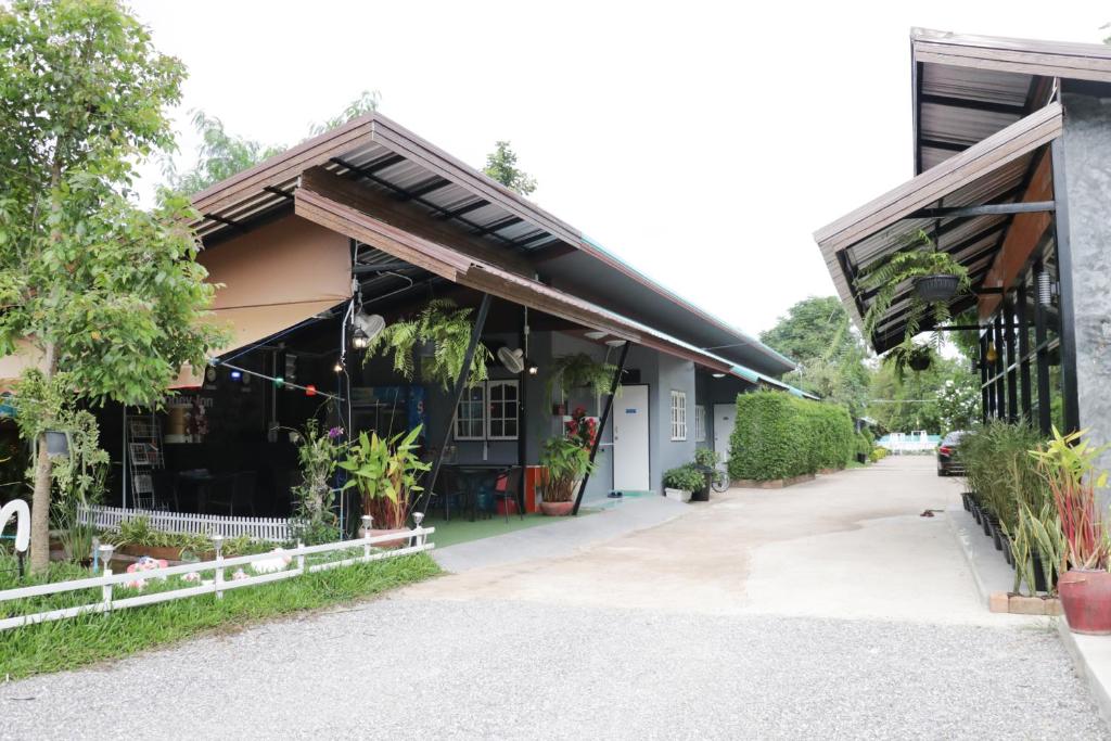 The Money Inn — photo 1