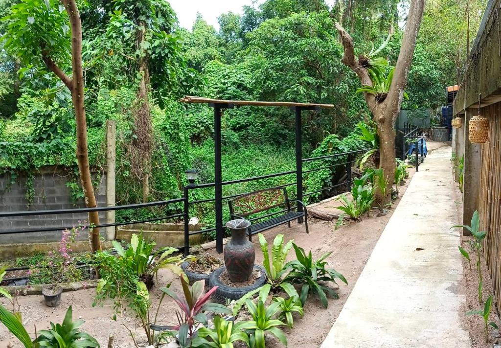 White Jail at Koh Tao Hostel photo 3