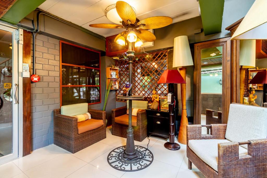 The Palm Hotel photo 2