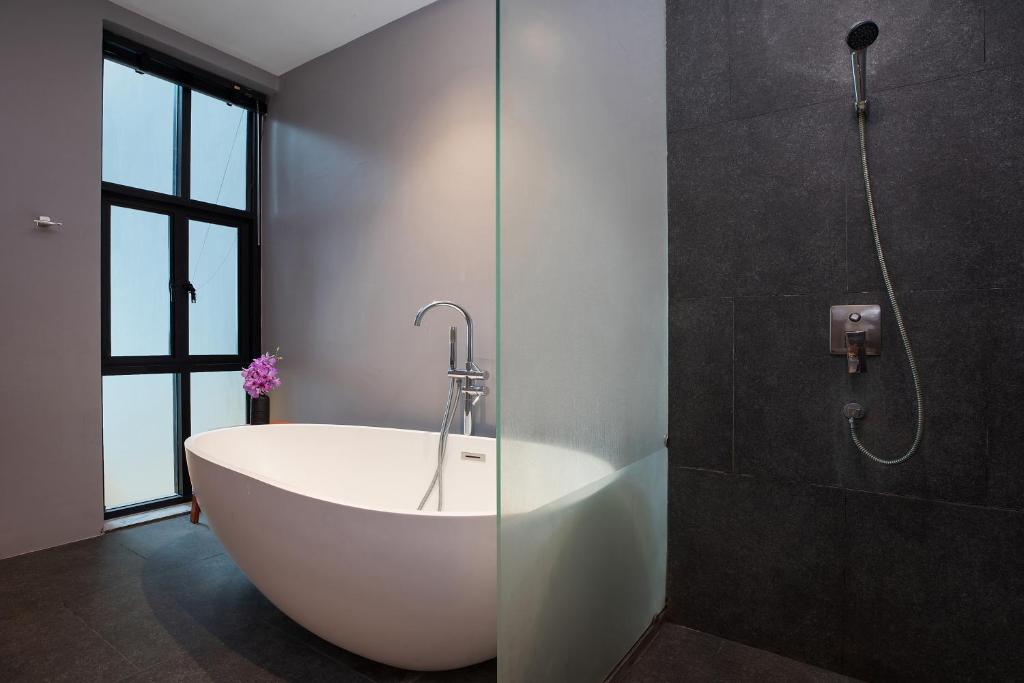 Stylish 3-Storey Private Pool Villa photo 3