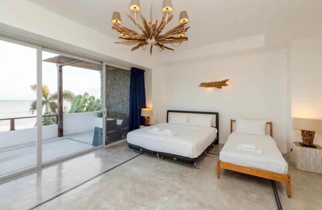 The hideaway beach front villas photo 2