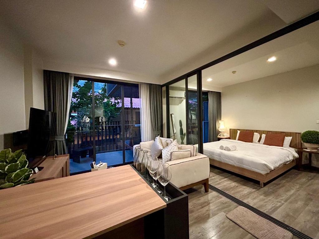 The Deck Patong - Bangla photo 2